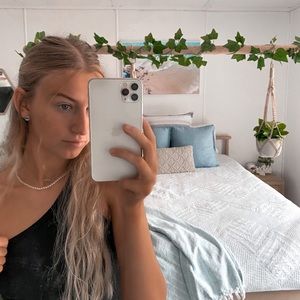 Meet your Posher, Ebony